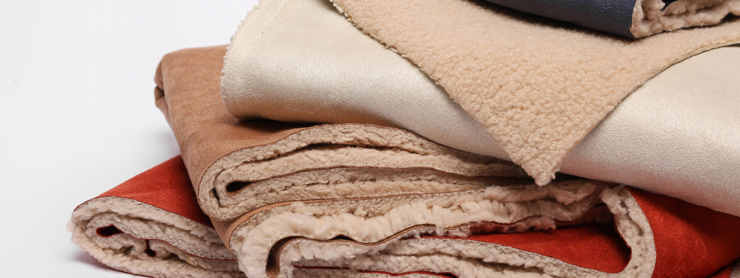 suédine-teddy-2640x992 Présentation de nos tissus en Suédine Teddy disponibles chez Stragier