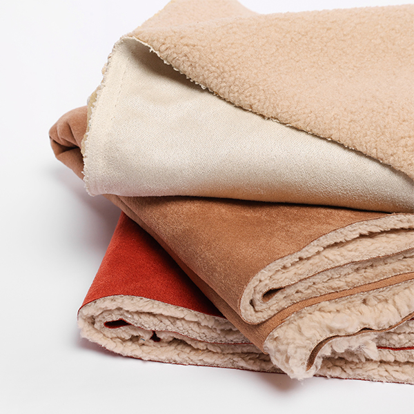 Présentation de nos tissus en Suédine Teddy disponibles chez Stragier