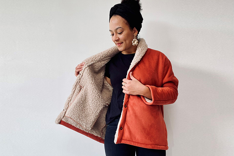 suédine-teddy-laure-lrnd-01-800x533 Laure_lrnd dans une veste en Suédine Teddy coloris terre de sienne