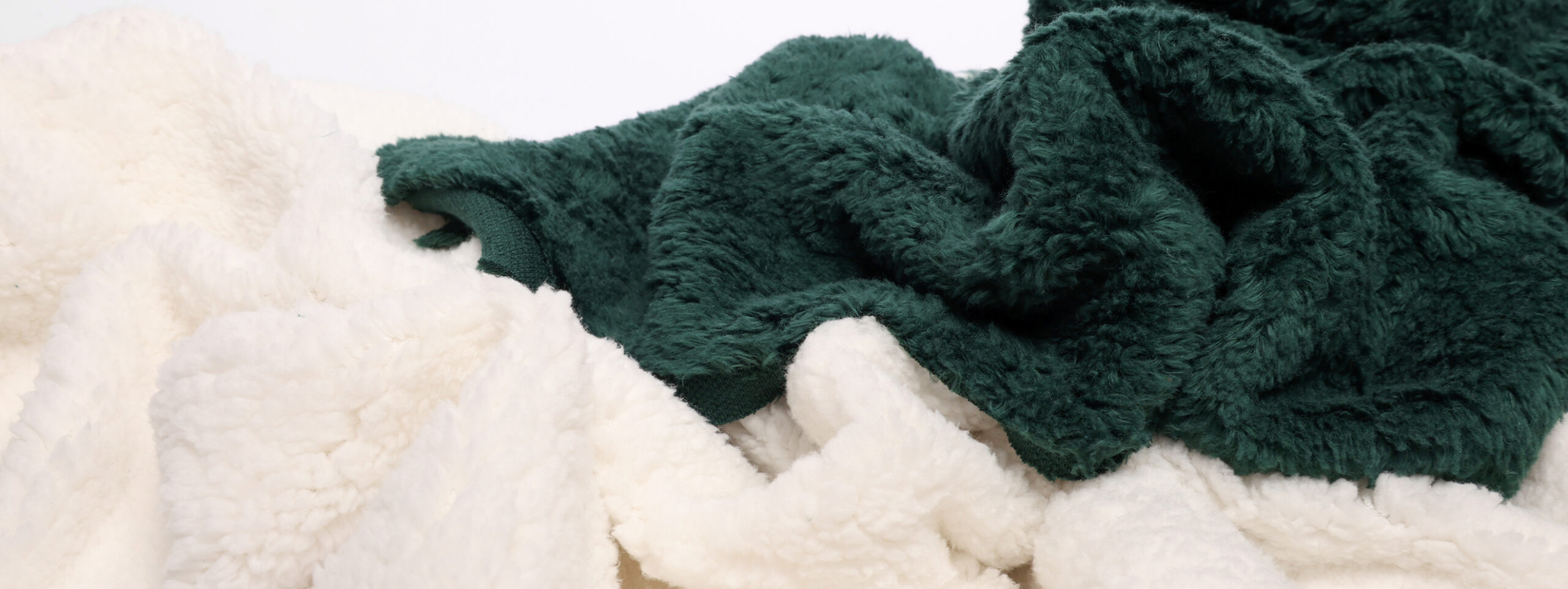 Présentation de nos tissus en teddy coton disponibles chez Stragier