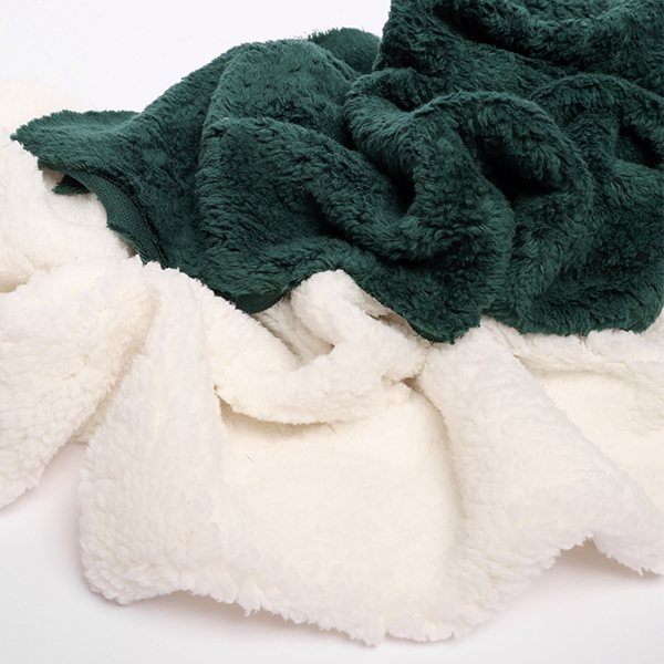 Présentation de nos tissus en teddy coton disponibles chez Stragier