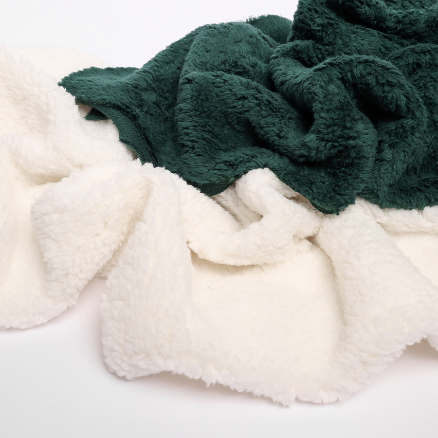 Présentation de nos tissus en teddy coton disponibles chez Stragier