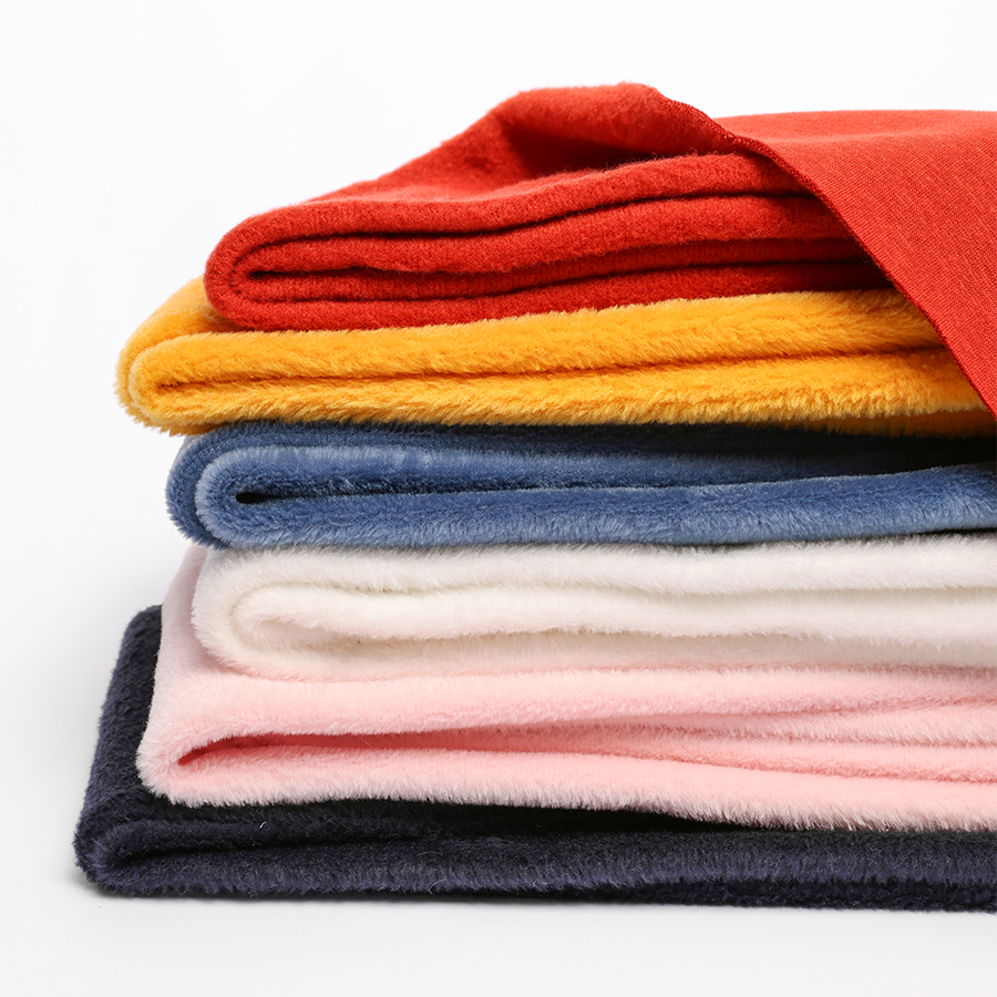 Présentation de nos tissus en teddy soft disponibles chez Stragier