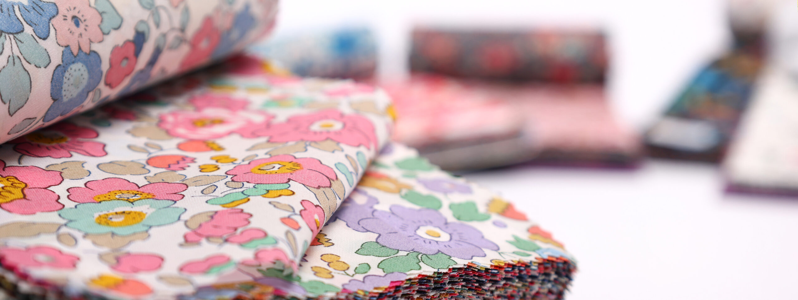 Retrouvez toutes les collections de tissus Liberty chez Stragier