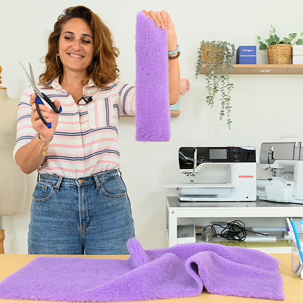 Thia nous montre comment couper de la fausse fourrure