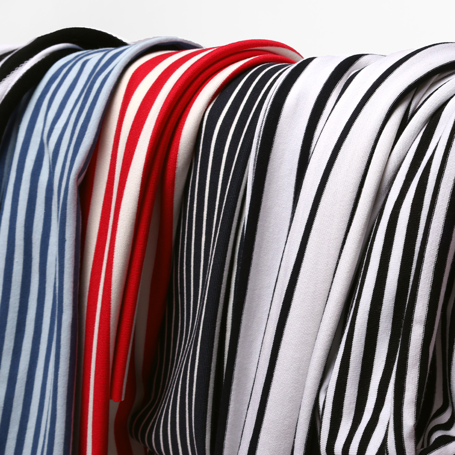 Présentation des différents tissus qui font partie de notre gamme de tissus marinière disponibles chez Stragier