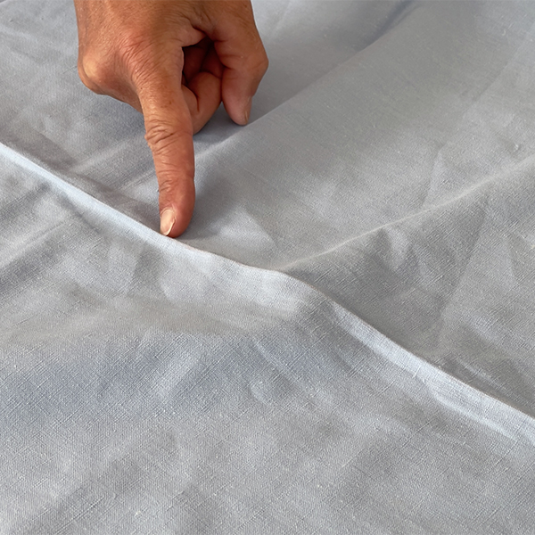 Découvrez comment utiliser un tissu avec un pli marqué de chez Stragier