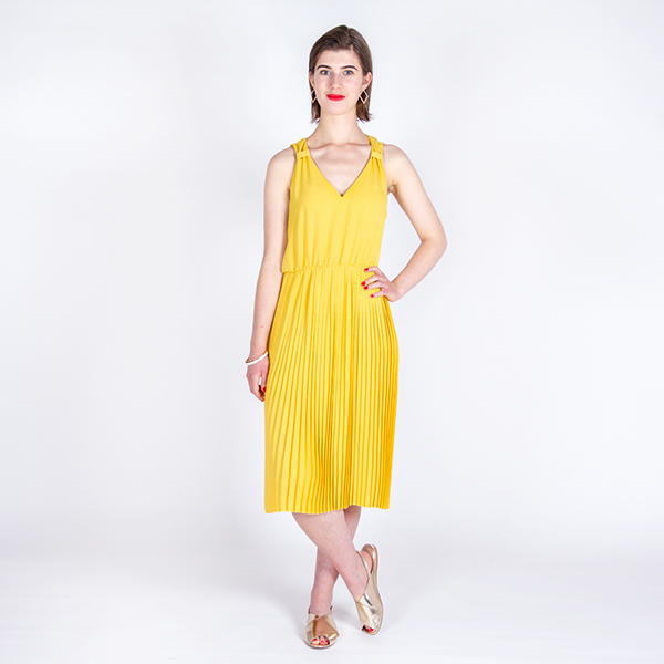I-AM-Gaia-robe-plissee-1-600x600 Iampatterns dans une robe à plis Jaune
