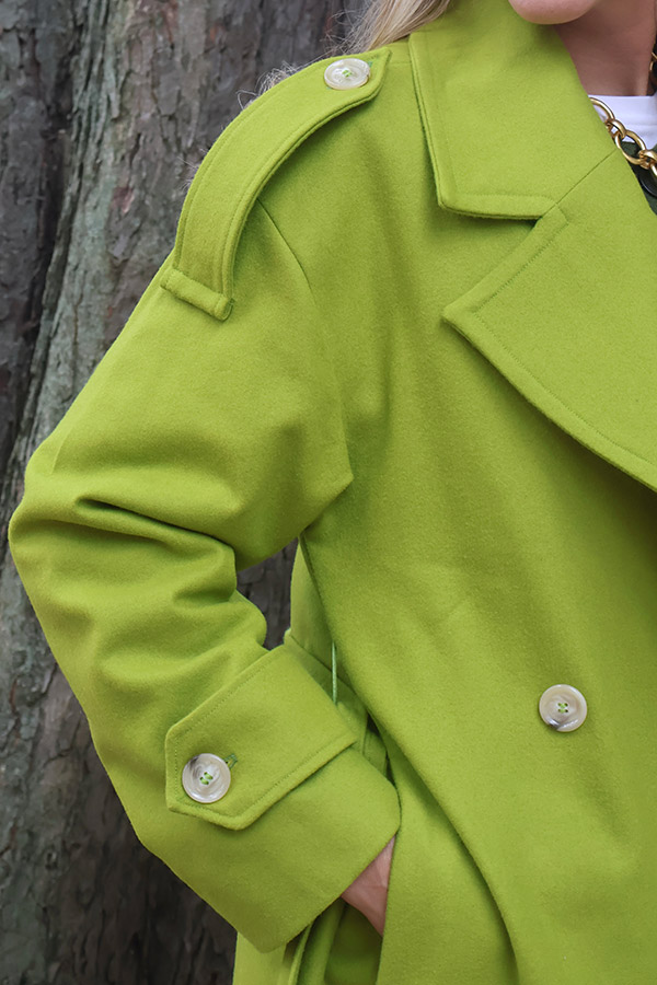 Sewingbyflo dans un trench en laine foulée de mérinos vert saule