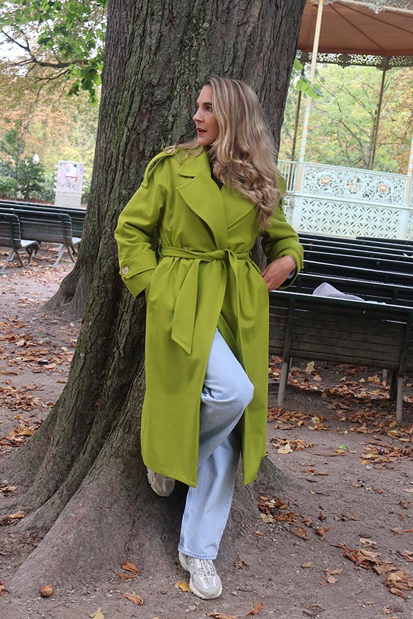 Sewingbyflo dans un trench en laine foulée de mérinos vert saule
