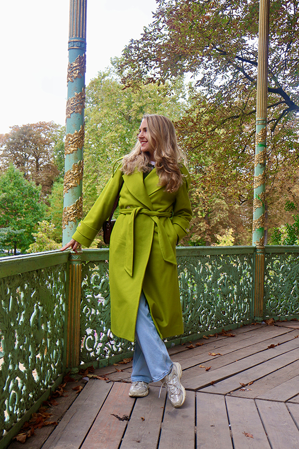 Sewingbyflo dans un trench en laine foulée de mérinos vert saule