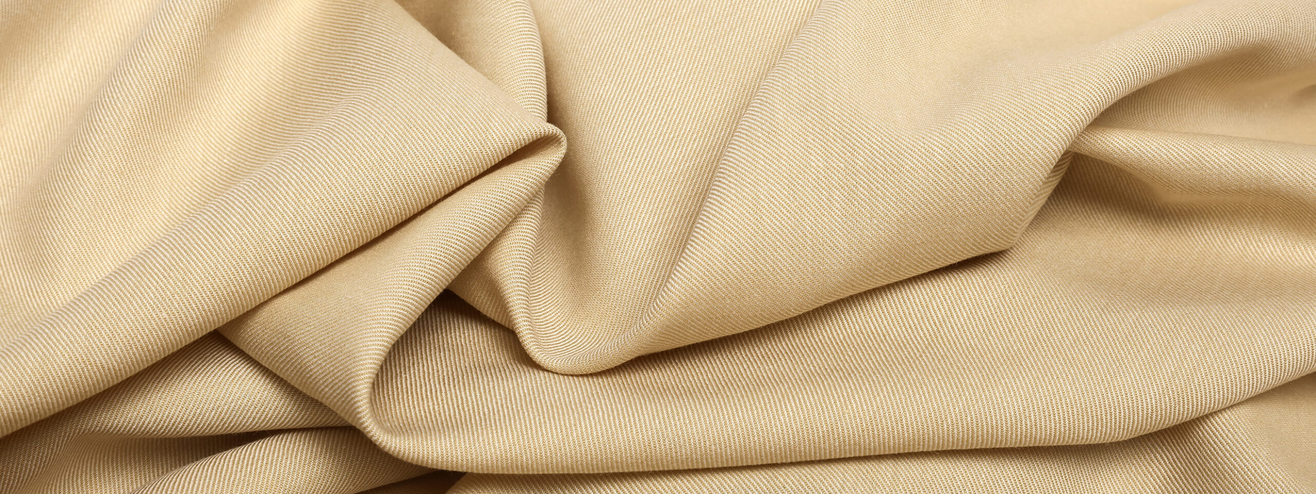 Twill-Coton-Léger-OK-(6)-2640x992 Présentation d'un twill coton léger, doux, souple et respirant disponible chez Stragier