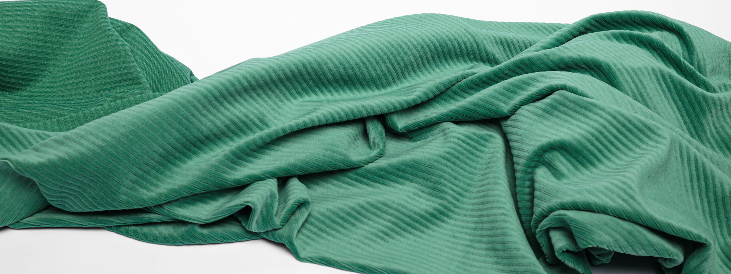 Présentation d'un jersey velours disponible chez Stragier.