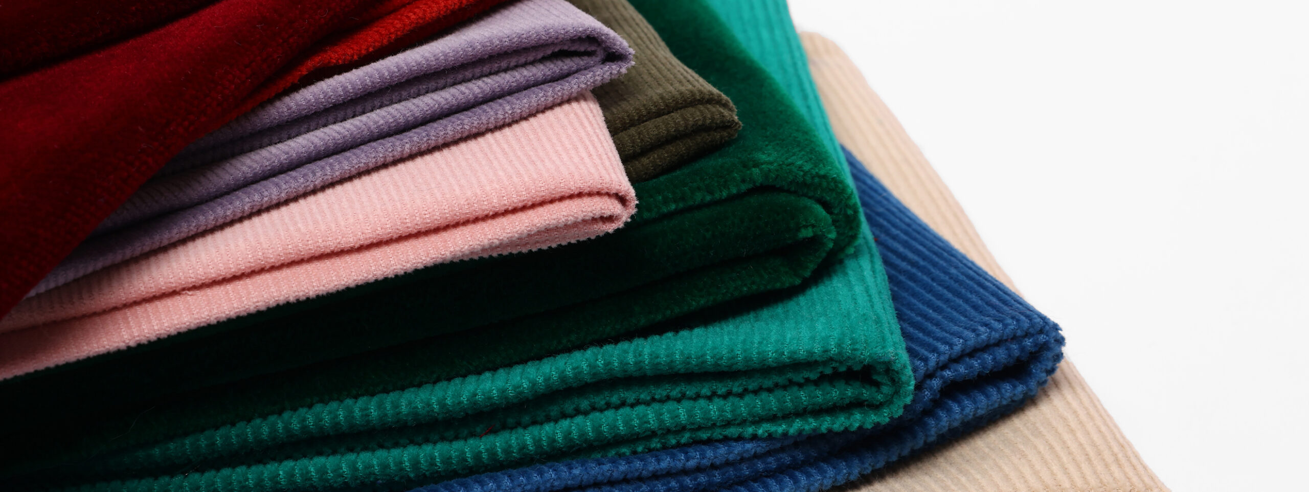 Présentation des différents tissus qui font partie de la gamme des velours disponibles chez Stragier