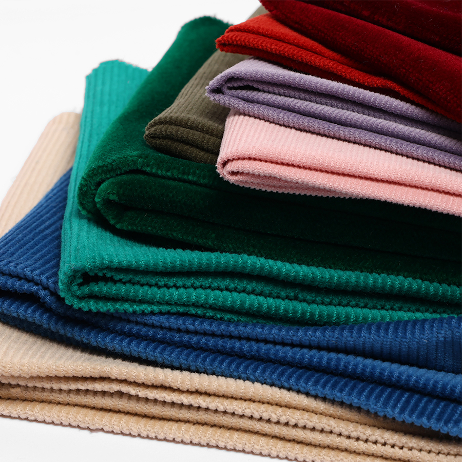 Présentation des différents tissus qui font partie de la gamme des velours disponibles chez Stragier