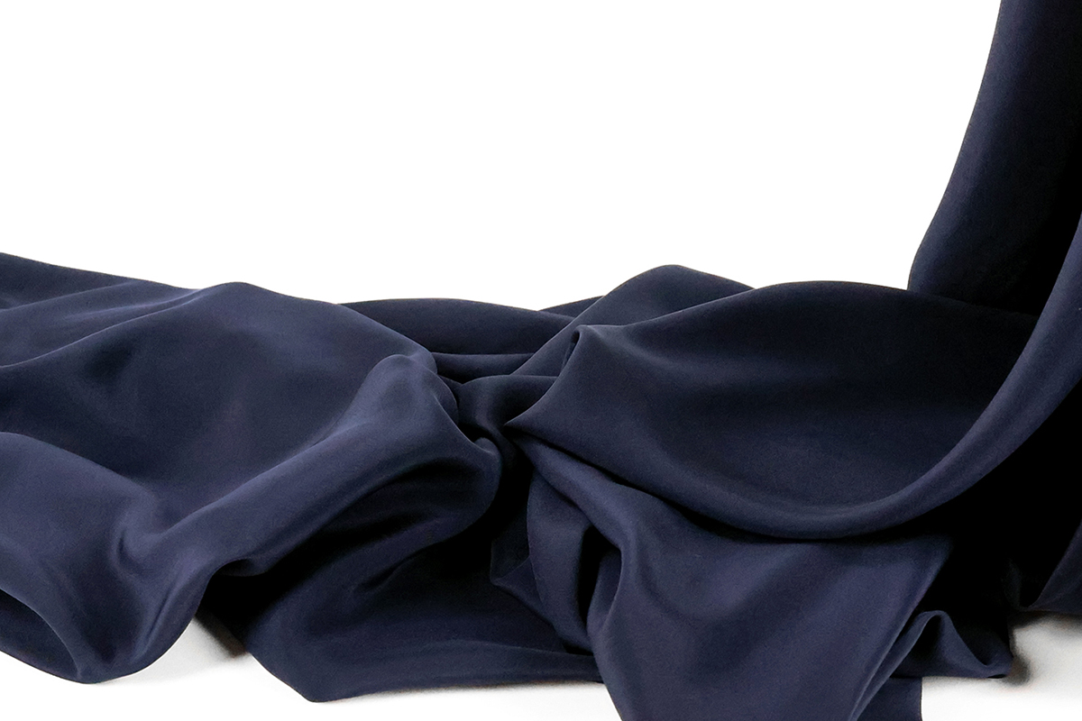 Présentation de nos tissus en crêpe de Chine.