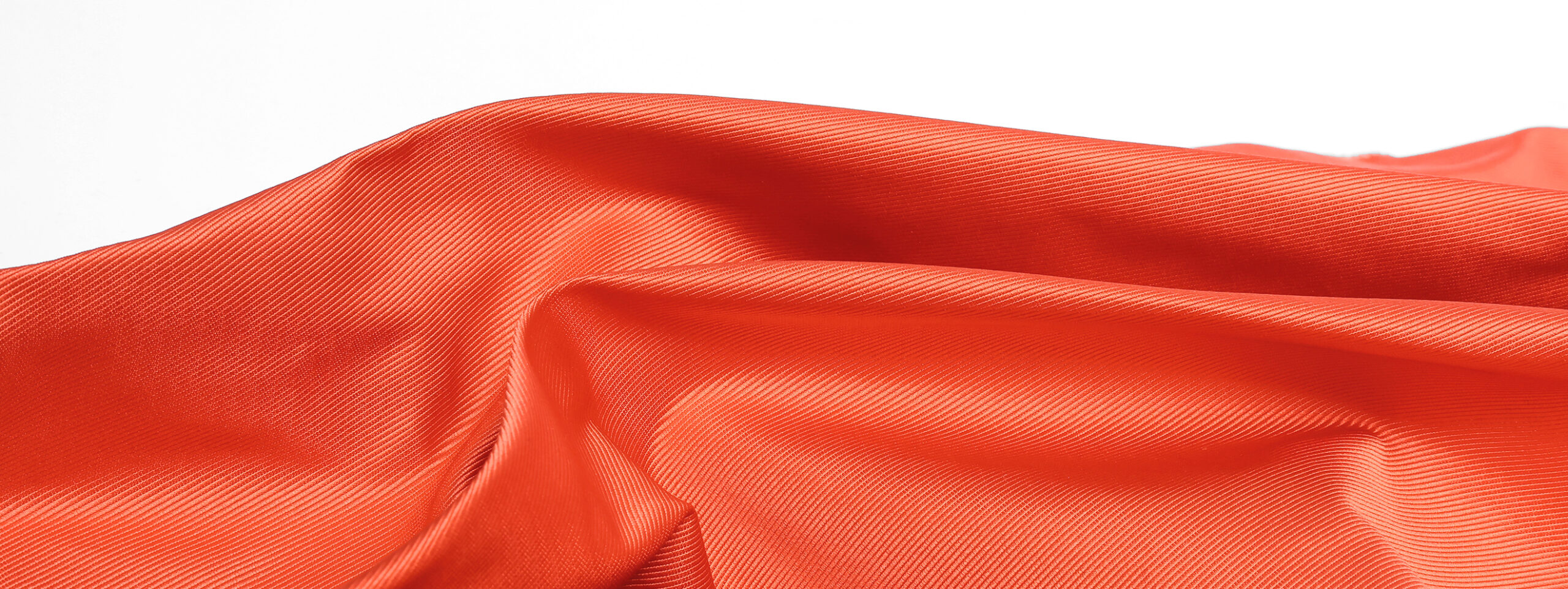 Présentation d'un tissu orange en matière Ottoman disponible chez Stragier