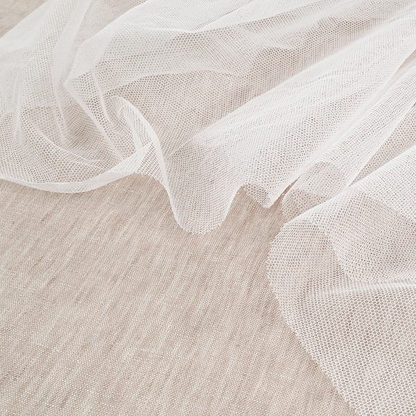 Tulle-31-0078-OK-(3)-600x600 Présentation d'un tissu tulle de coton dit tulle bobin disponible chez Stragier