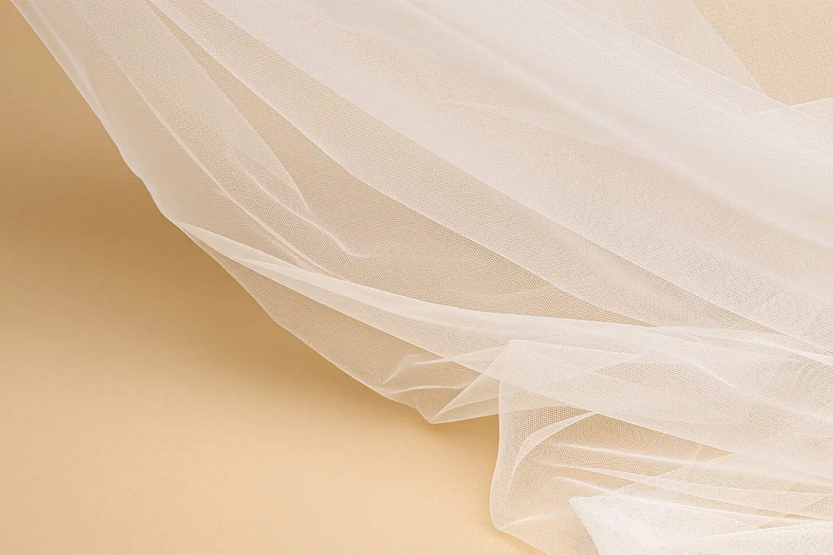 Tulle-extra-souple-illustration-1200x800 Présentation de notre gamme de tissus tulle extra souple