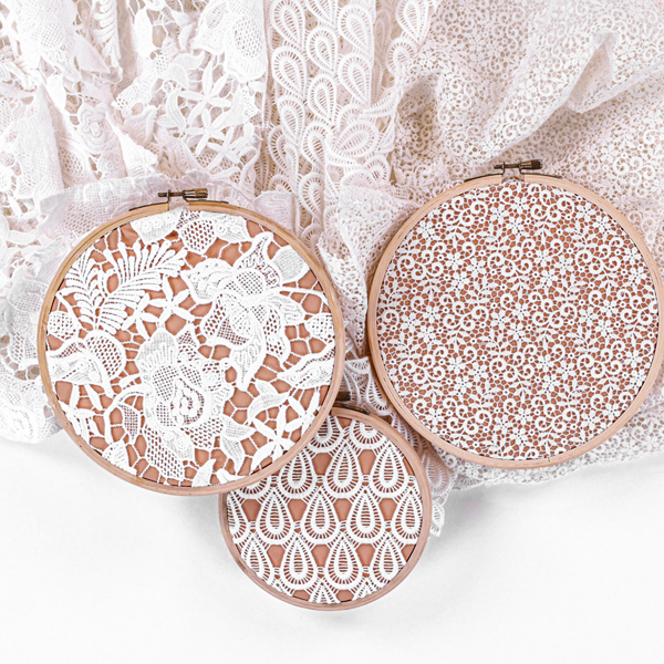 Découvrez notre gamme de superbes Guipures disponibles chez Stragier.