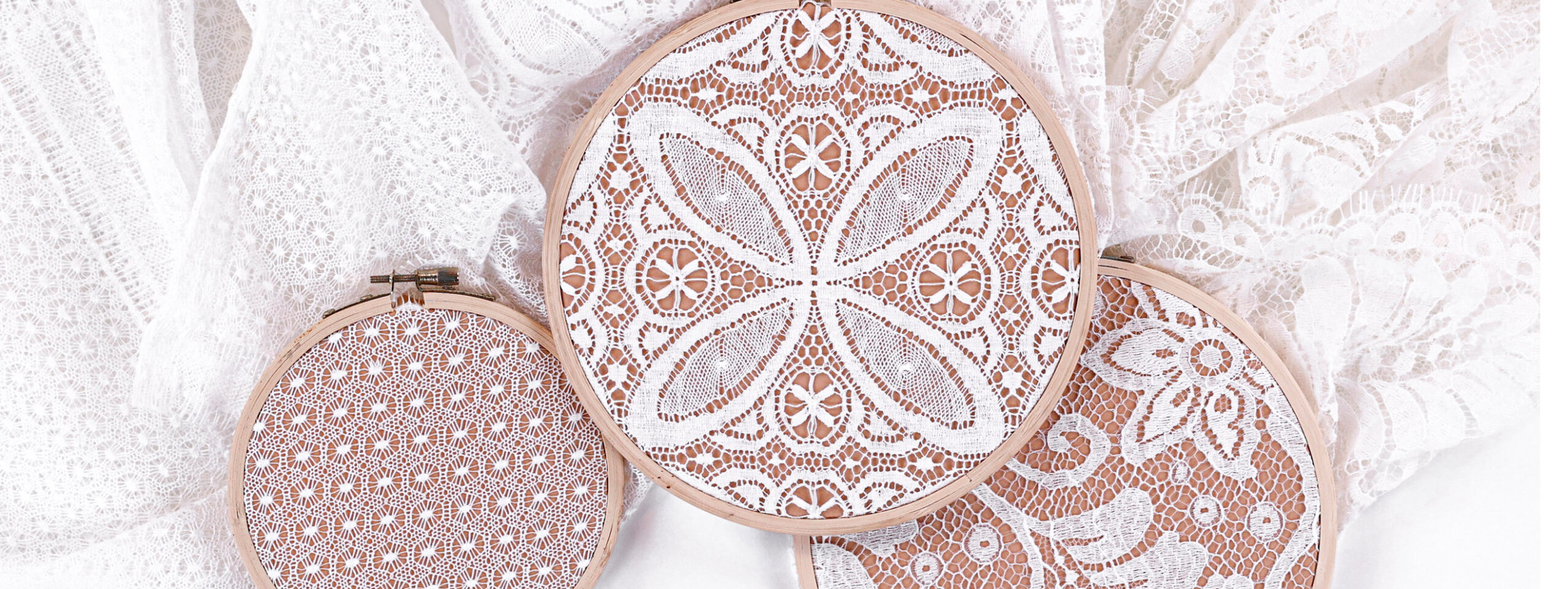 Découvrez notre gamme de dentelles de coton disponibles chez Stragier