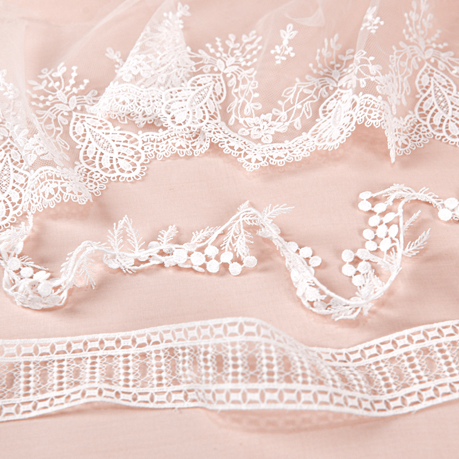 Découvrez nos galons broderie et galons guipures