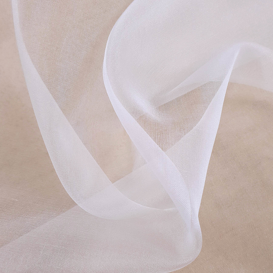 Organza_de_soie_900x900 Découvrez notre gamme d'Organza de soie, des tissus légers, vaporeux et élégants.