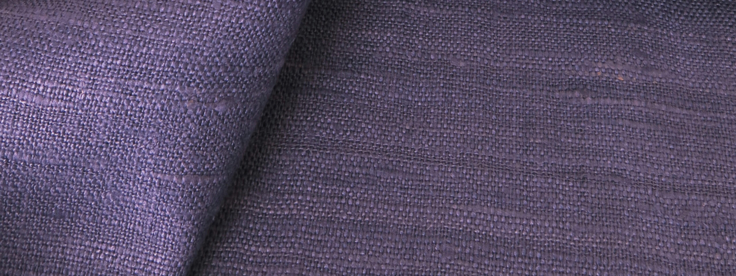 Découvrez notre gamme de toile de soie, l'aspect du lin qui ne froisse pas en matière naturel