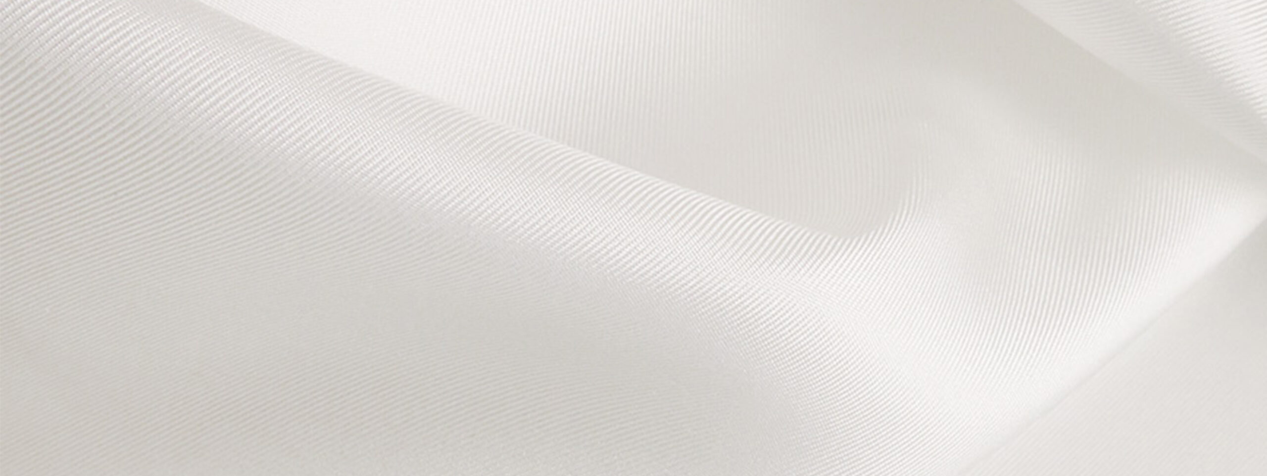 Découvrez notre gamme de tissus twill en soie