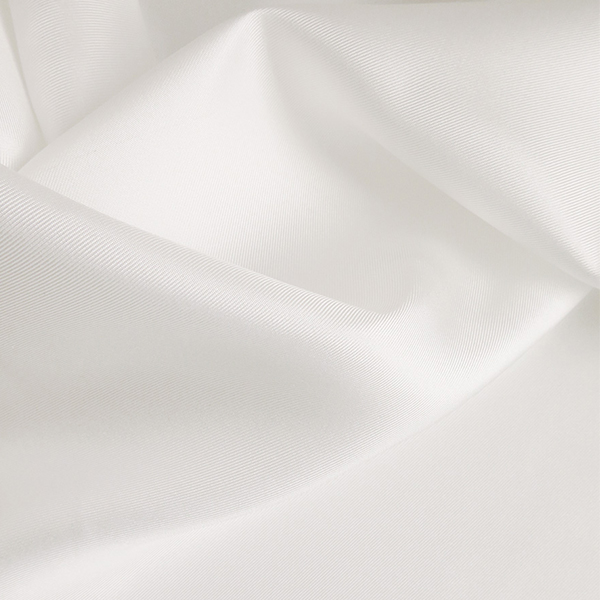 Découvrez notre gamme de tissus twill en soie