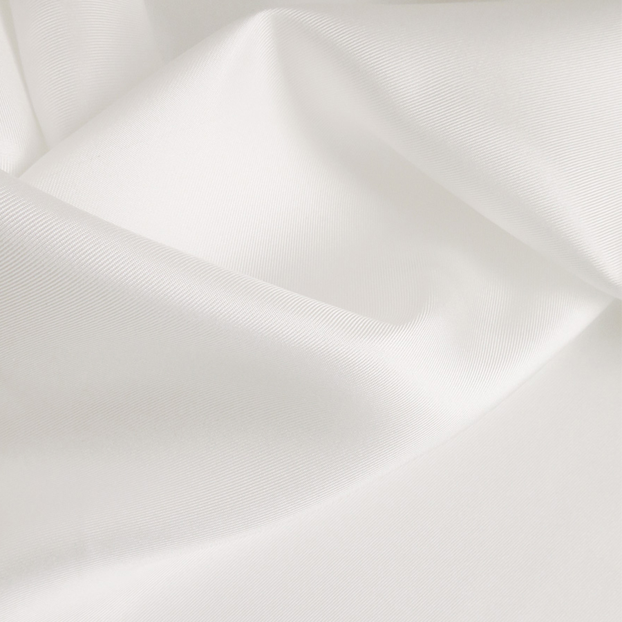 Découvrez notre gamme de tissus twill en soie