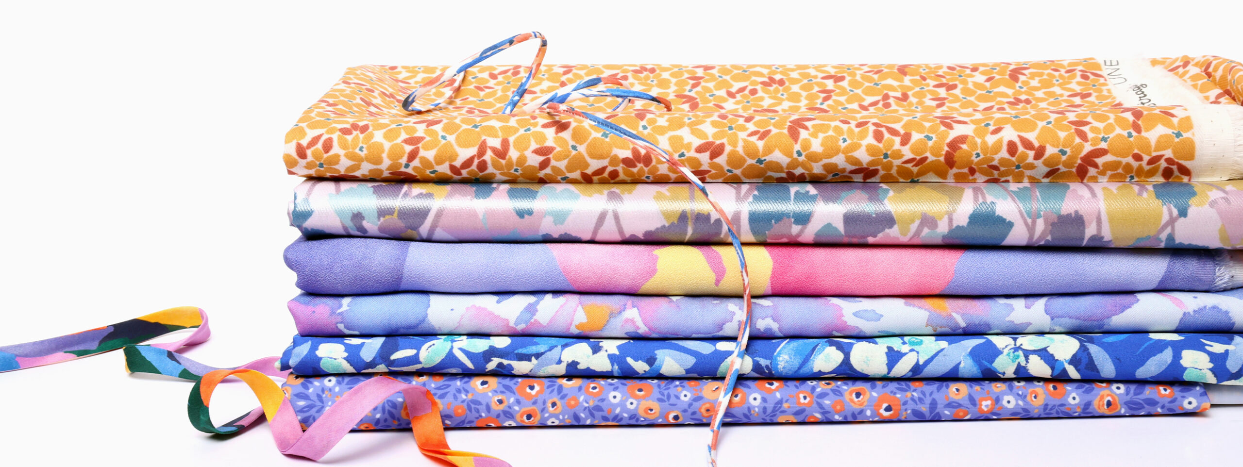 Découvrez la collection exclusive de tissus UNE de la maison Stragier