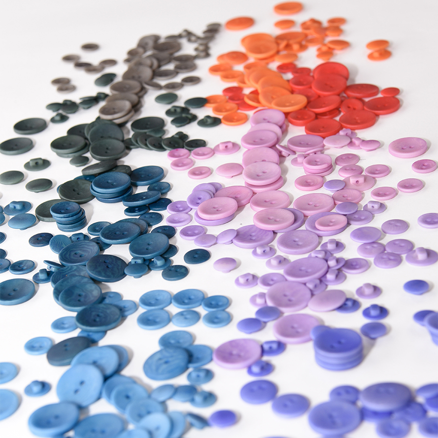 Découvrez notre gamme de boutons Corozo disponibles en plusieurs coloris