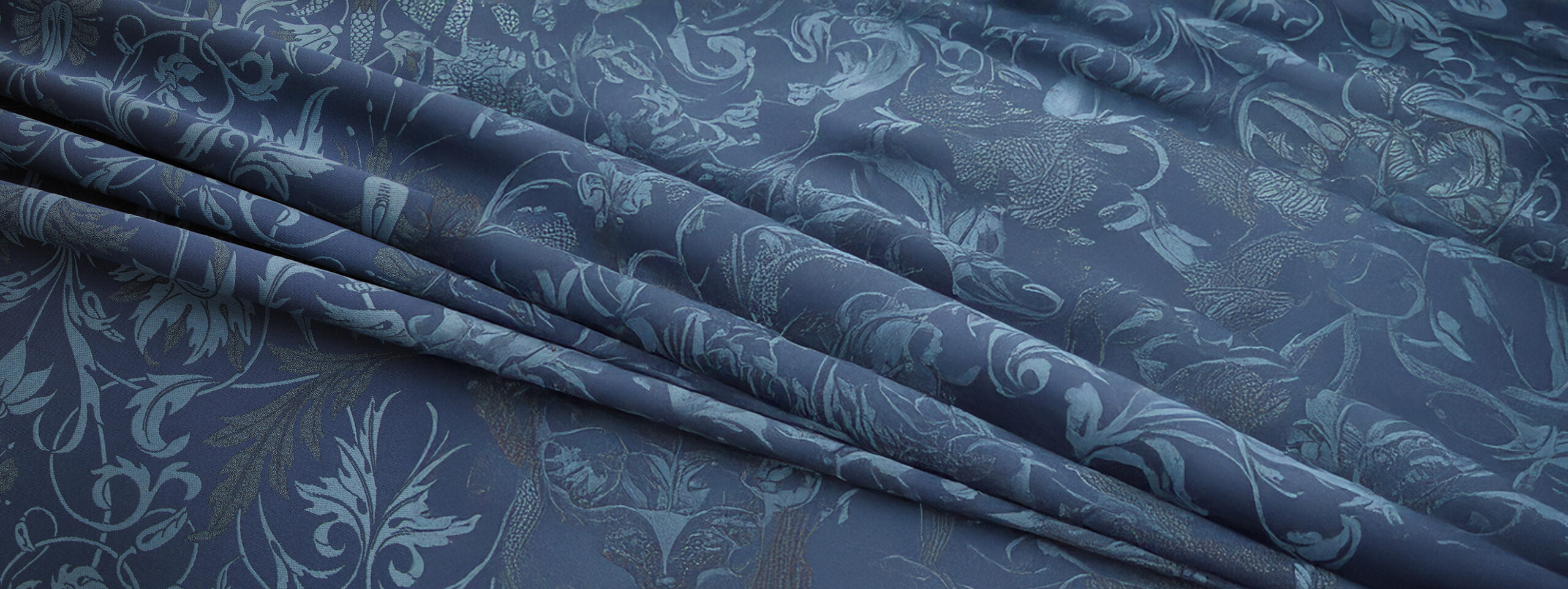 Découvrez notre gamme de tissus broché et brocart de Soie.