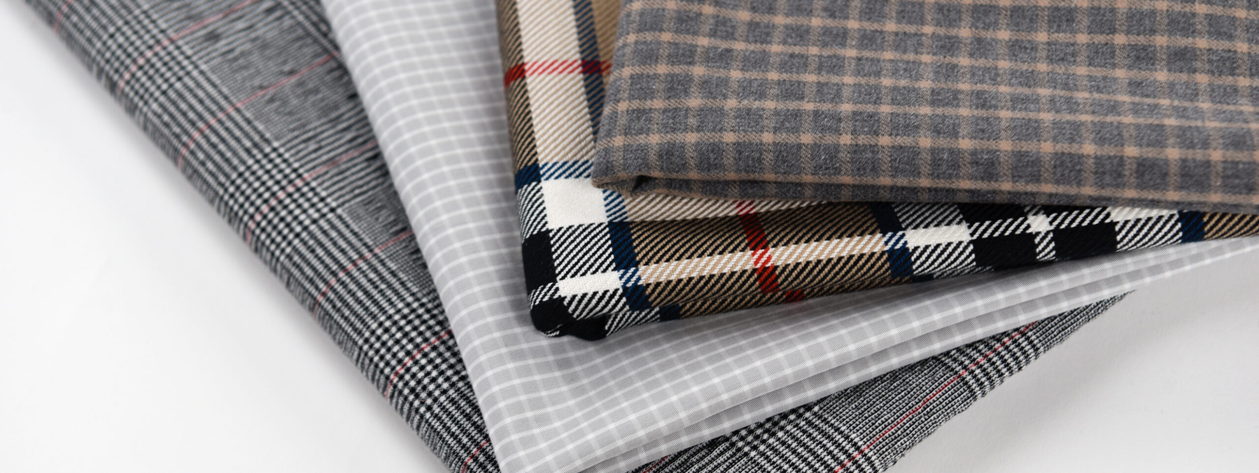 Découvrez notre gamme de tissus coton carreaux