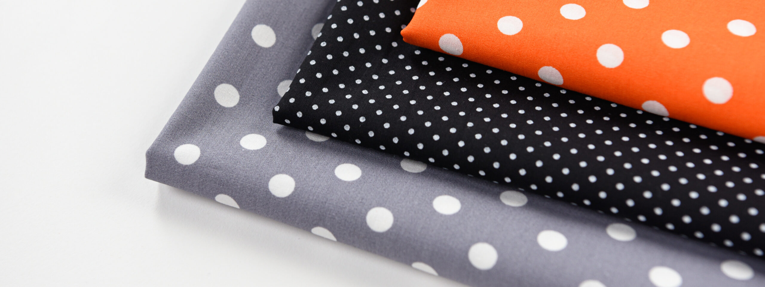 Découvrez notre sélection de tissus coton à pois