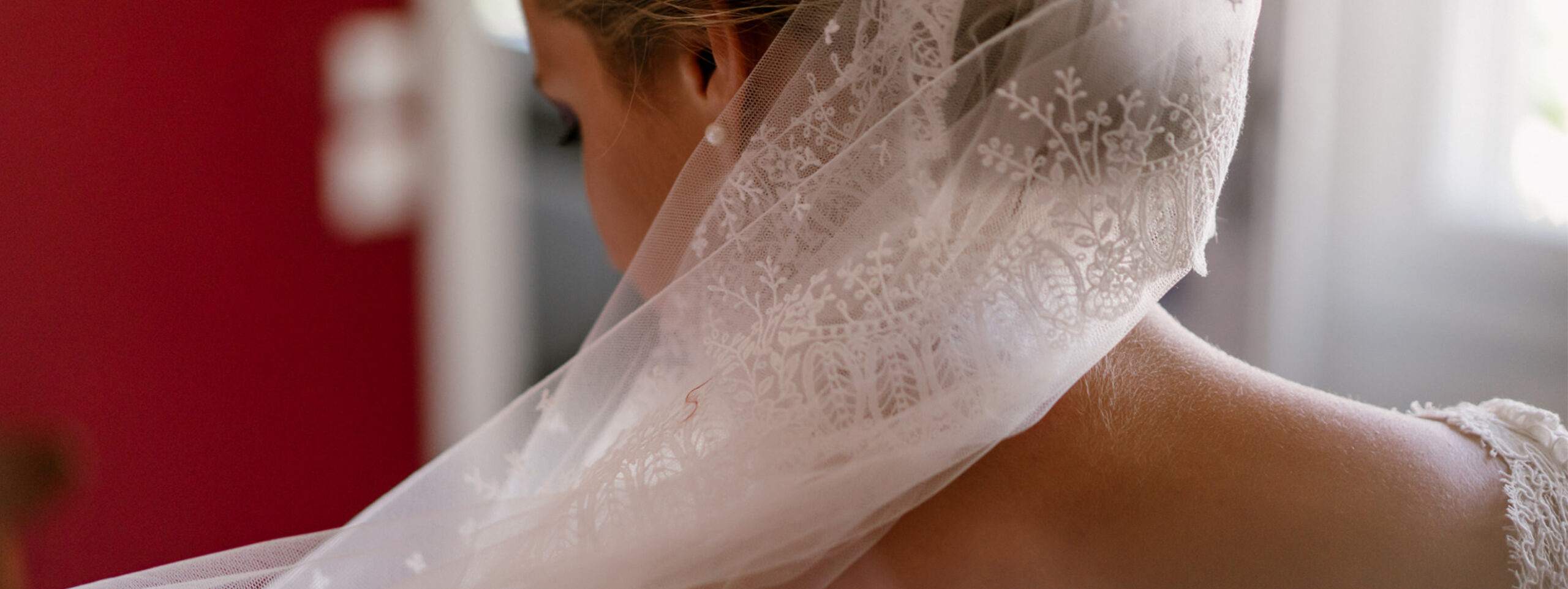 Découvrez notre sélection de tissus pour un voile de mariée élégant et inoubliable.