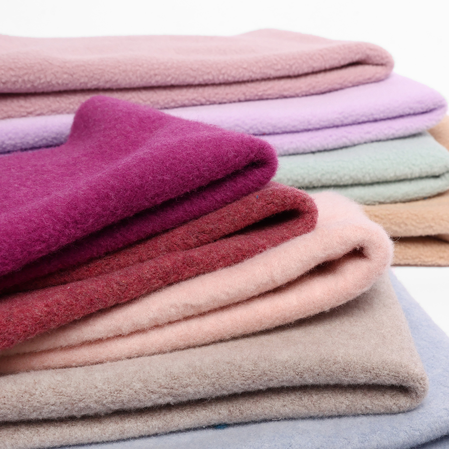 Découvrez notre gamme de tissus polaire et molleton