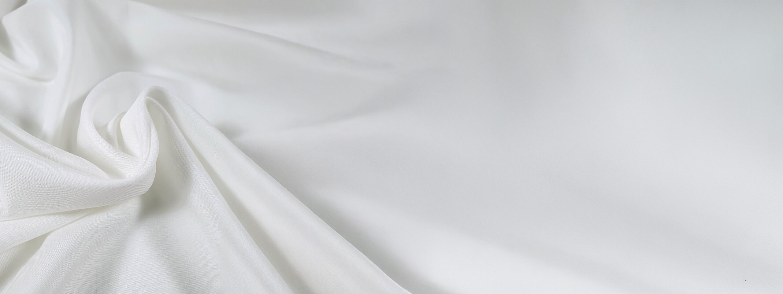 Découvrez notre gamme de popelines viscoses, souples et douces parfaits pour des chemisier ou des blouses fluides