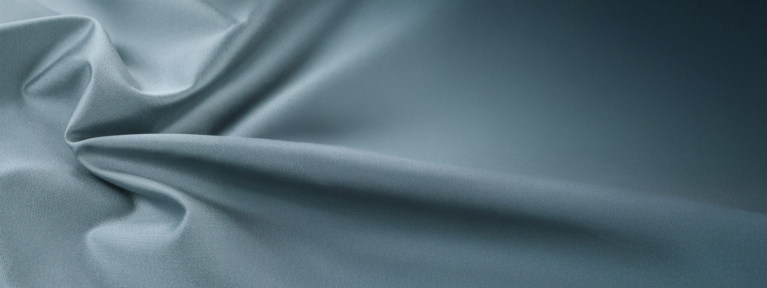 Découvrez notre gamme de soies soft, parfaits pour des robes de soirée, cocktail et des tenues d'inivitées élégantes.