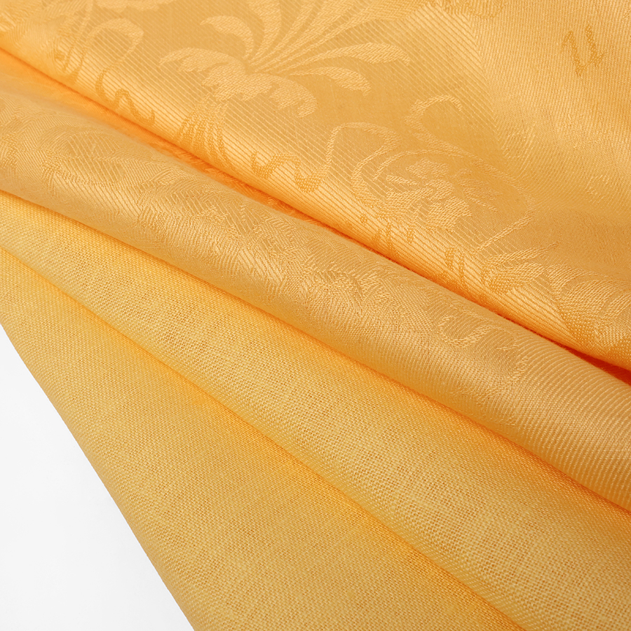 Photo de tissus en lin spécialement développés pour des nappes