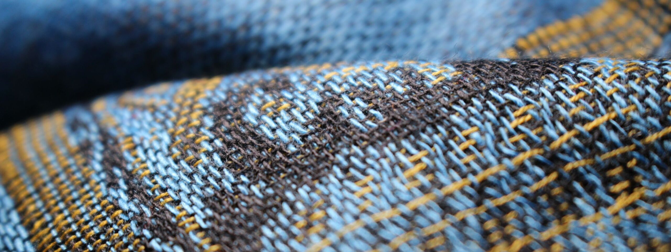 Découvrez la différence entre tissu tissé et maille