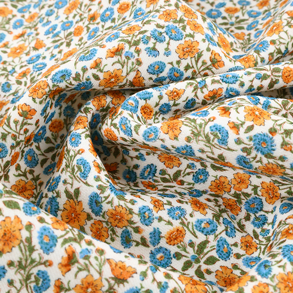 Découvrez notre gamme de tissus Sweatshirt en liberty, parfaits en toutes saisons, convient pour des pulls, robes, gilets et jupes.