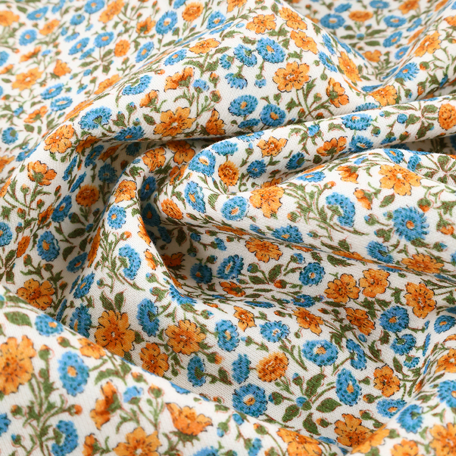 Découvrez notre gamme de tissus Sweatshirt en liberty, parfaits en toutes saisons, convient pour des pulls, robes, gilets et jupes.