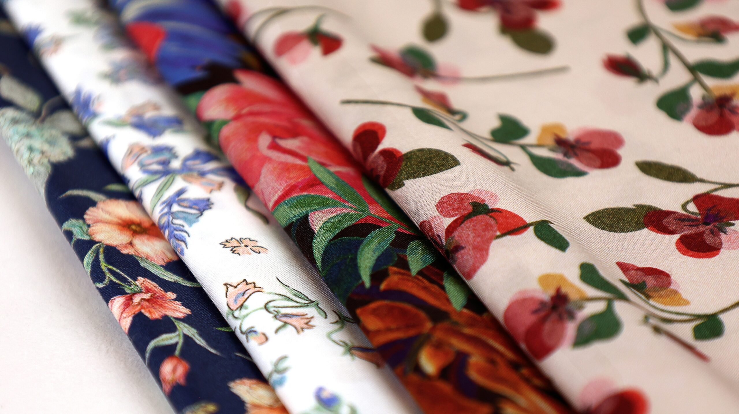 Diapo-slider - Decades in bloom - 2640 x 1480 collection tissus Liberty Decades in Bloom