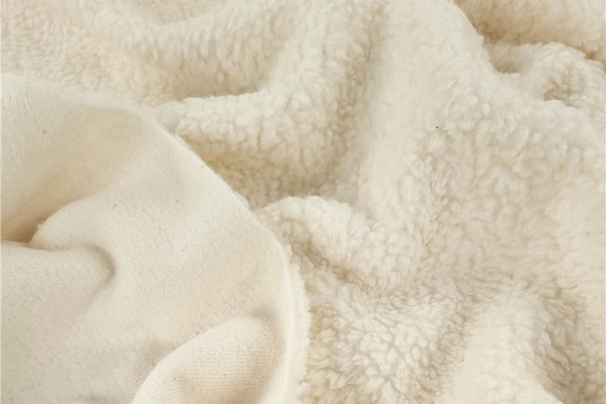 Découvrez le tissus teddy coton dense