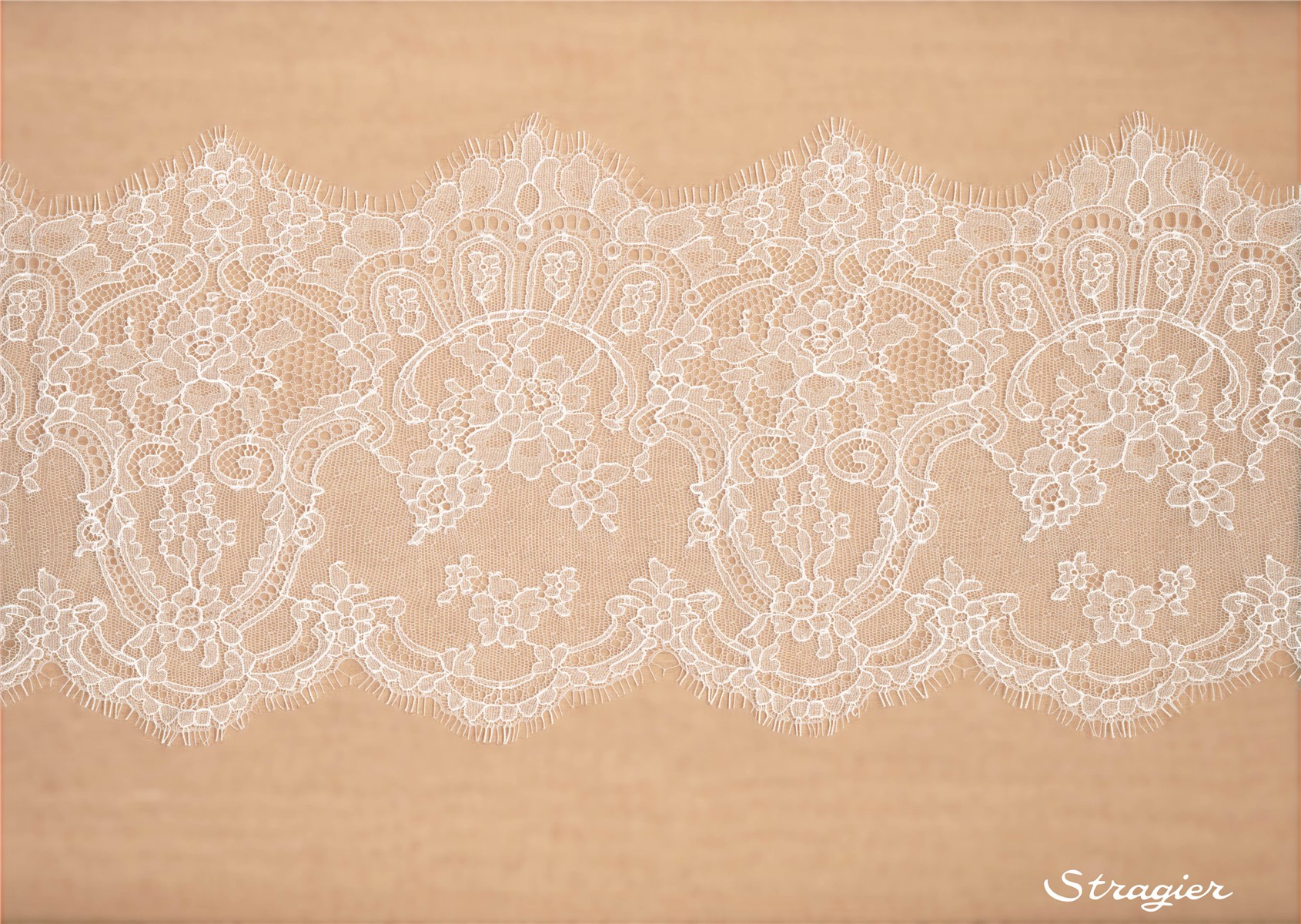 Dentelle Chantilly - Helo - Ivoire clair Stragier - 20 cm