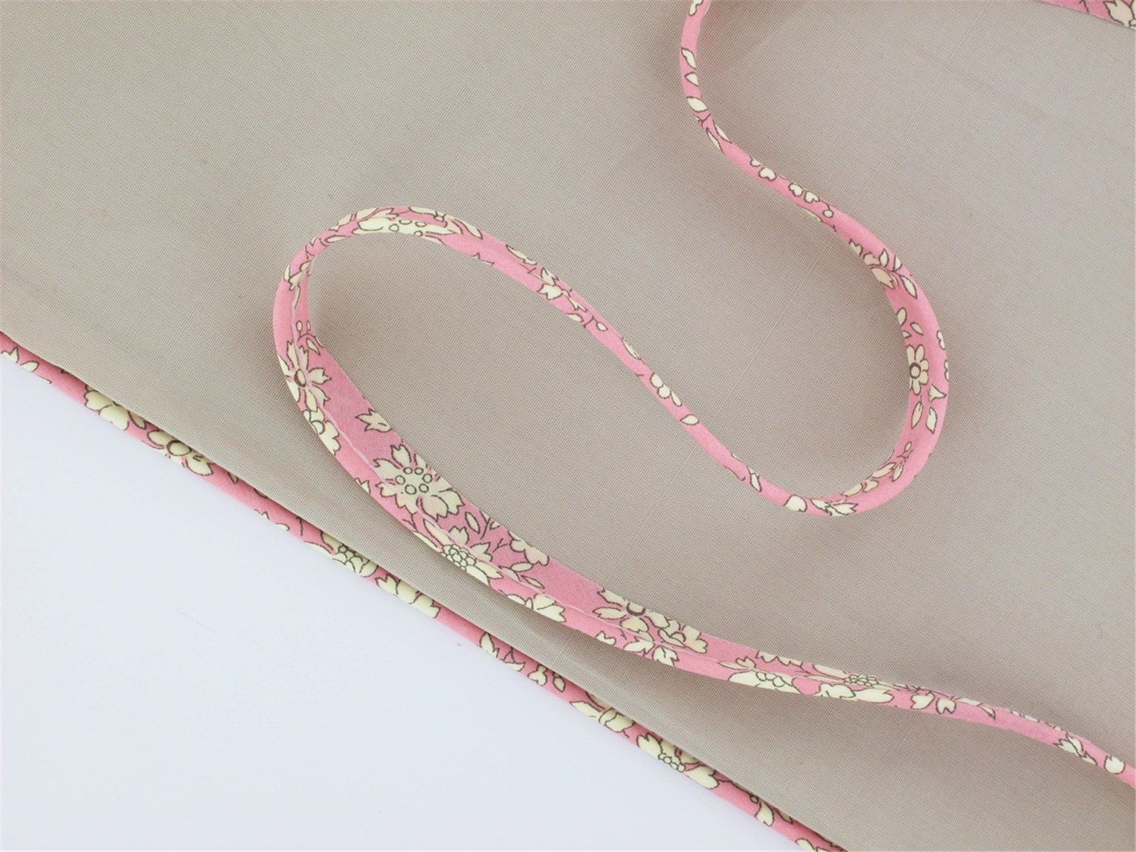 Piping Ribbon - 3055 Capel - R