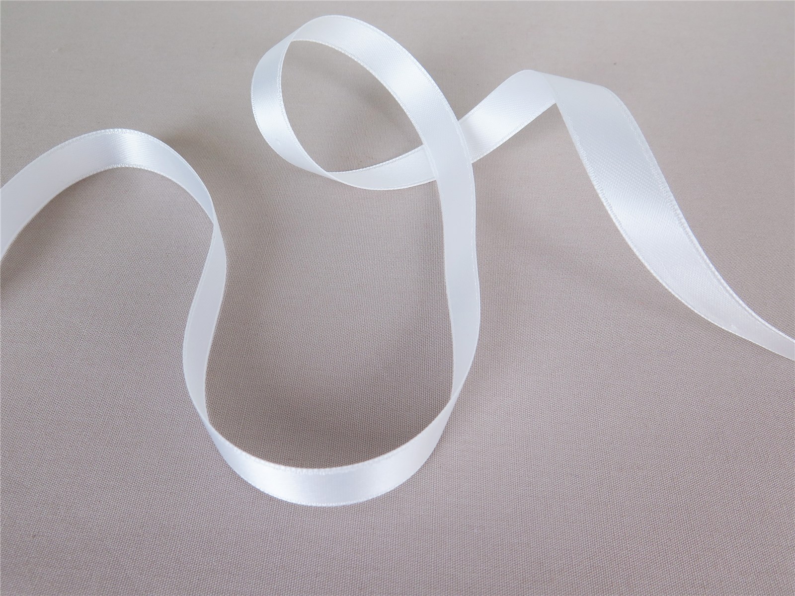 Ruban Satin double face - uni - 401 Blanc - 10 mm