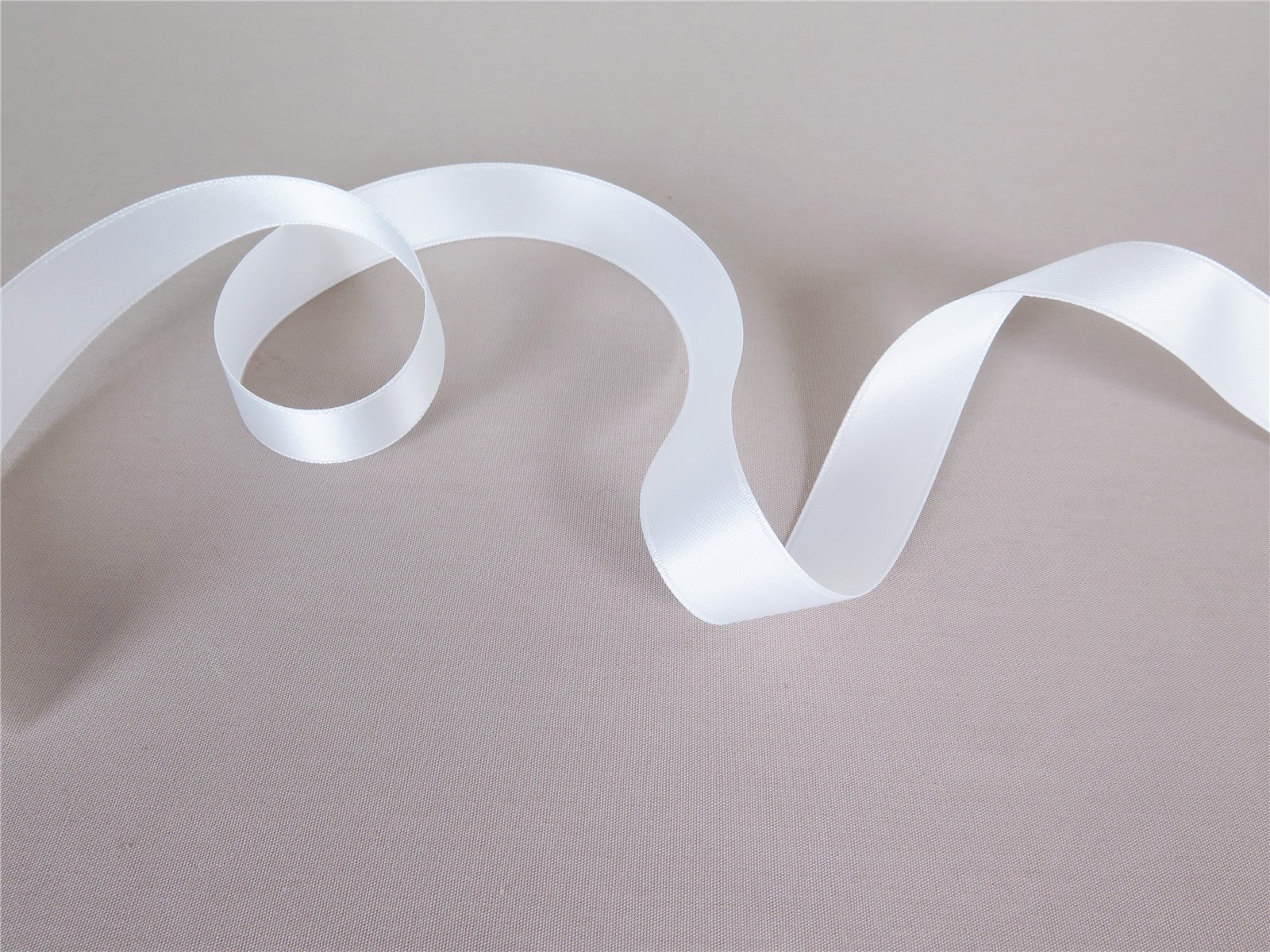 Ruban Satin double face - uni - 401 Blanc - 16 mm